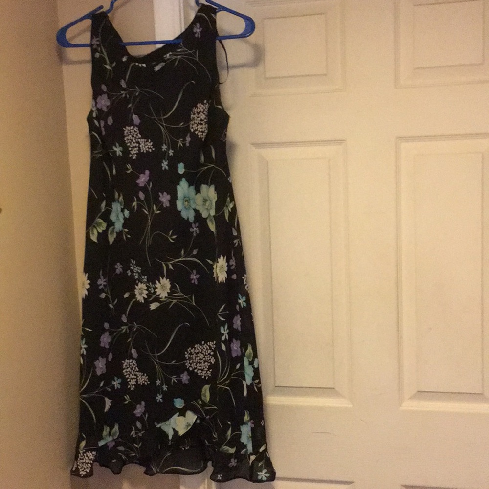 Sleeveless lined flounce hemmed dress